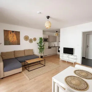 https://living-apartments-senefeldergasse.vienna-besthotels.com